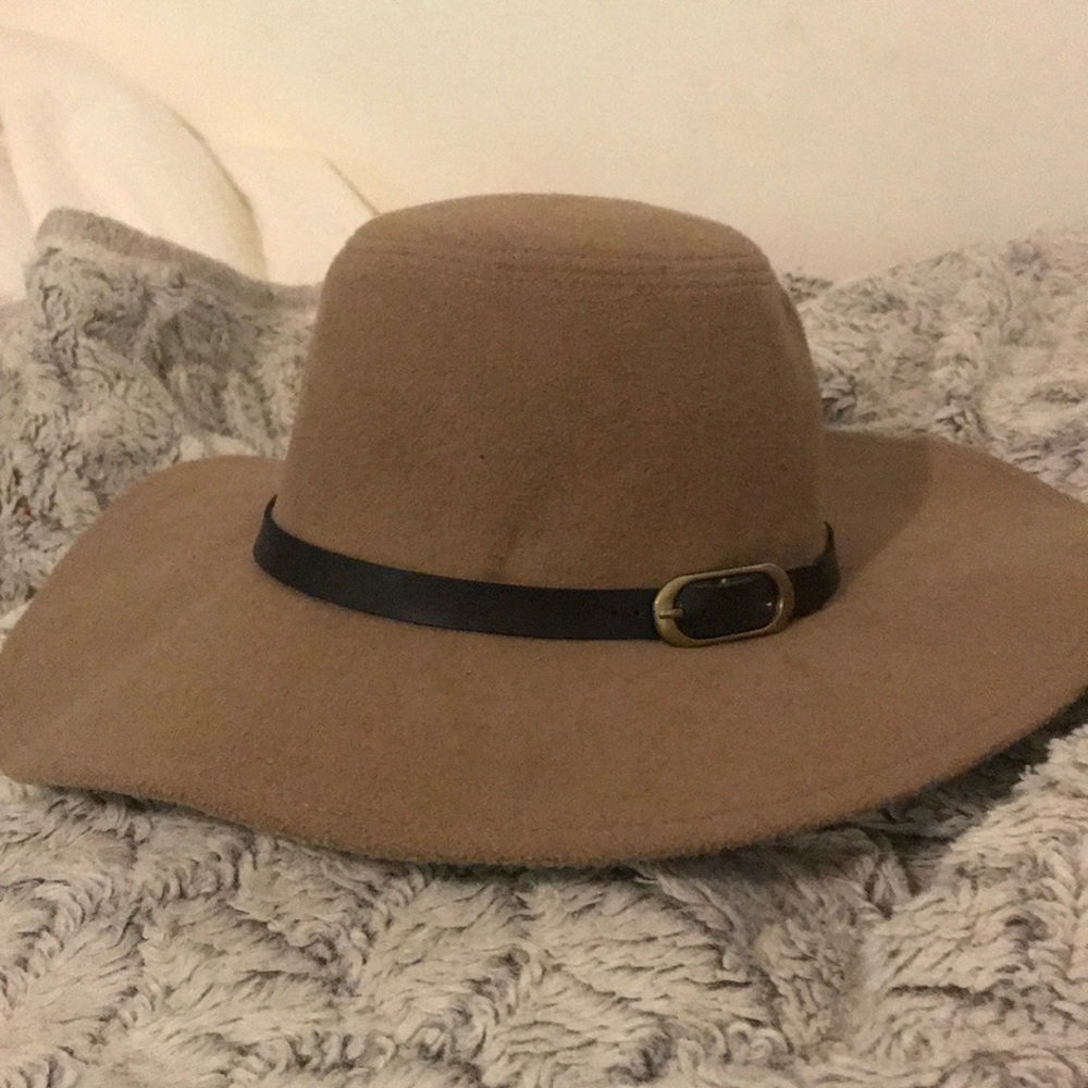 Cute hate never worn